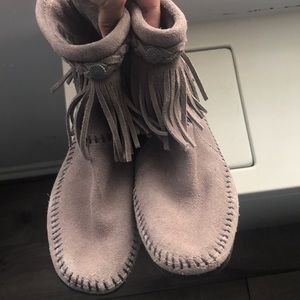 Minnetonka fringe ankle boot size 6